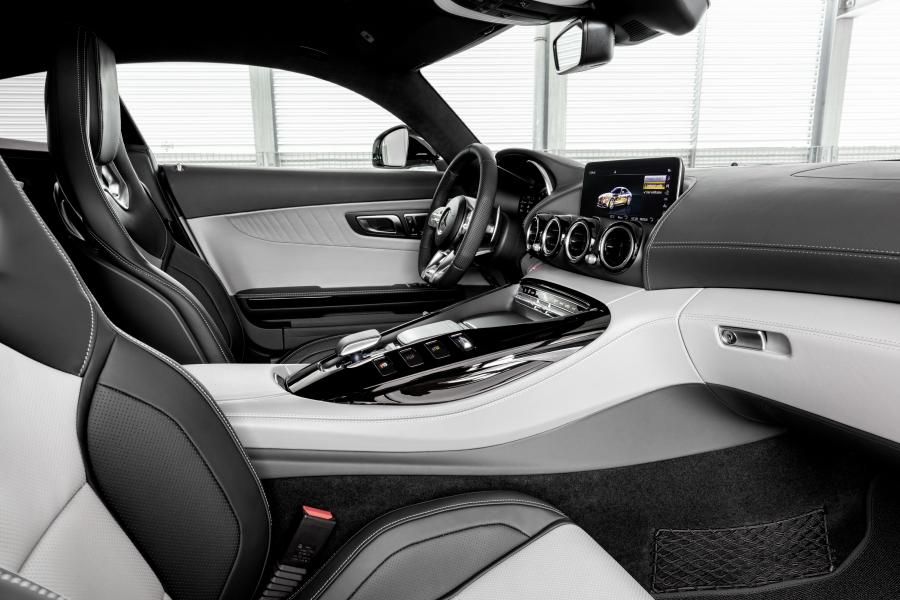 Интерьер Mercedes-AMG GT (C190) 2019 года  (WW) (фото 13 из 42)